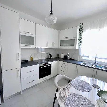 Nomea - Modern Lägenhet Aigio